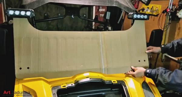 Лекало из картона ветрового стекла квадроцикла