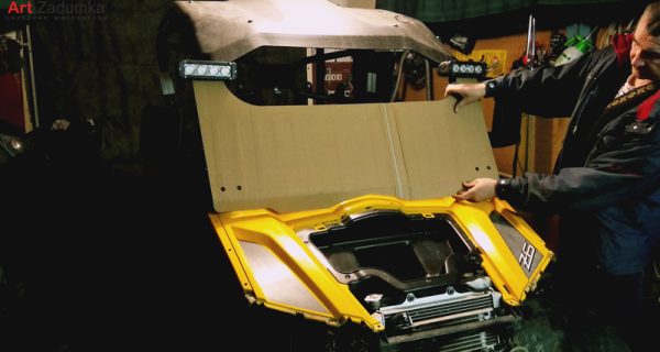 Лекало из картона ветрового стекла квадроцикла