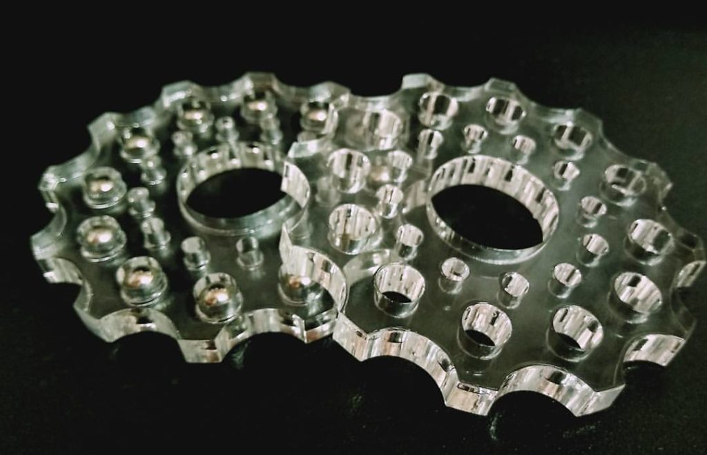 Лазерная резка оргстекла